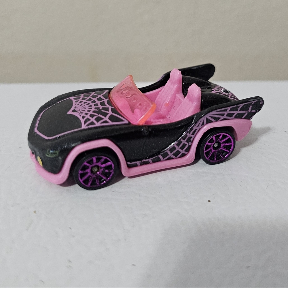 Hot Wheels Monster High Ghoul Mobile (B)- Frighteningly Fabulous Diecast